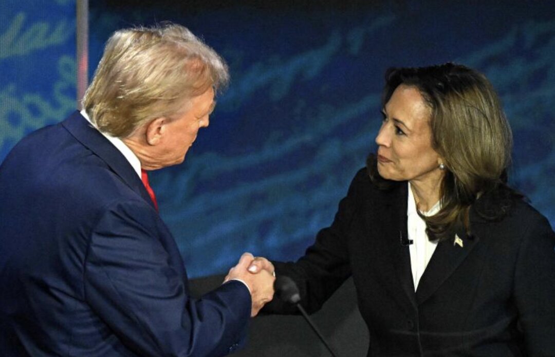 Kamala Harris takes the stage, shaking hands with Trump confidently | SAUL LOEB, AFP